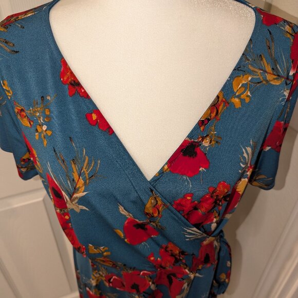 Kaileigh Floral Wrap Dress - Picture 3 of 8